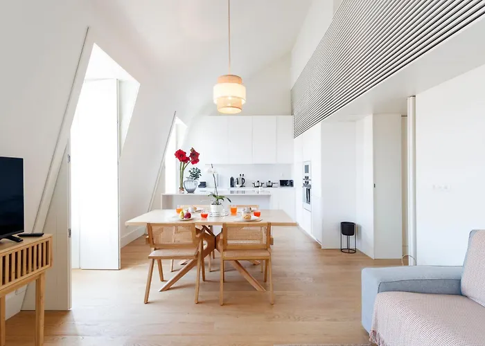 Comfortable Suite In A Shared Apartment In The Center Of Lisbon בית אירוח