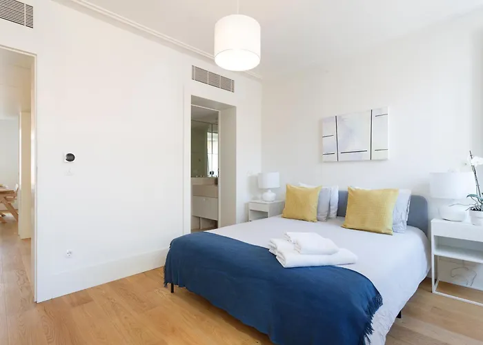 Comfortable Suite In A Shared Apartment In The Center Of Lisbon *